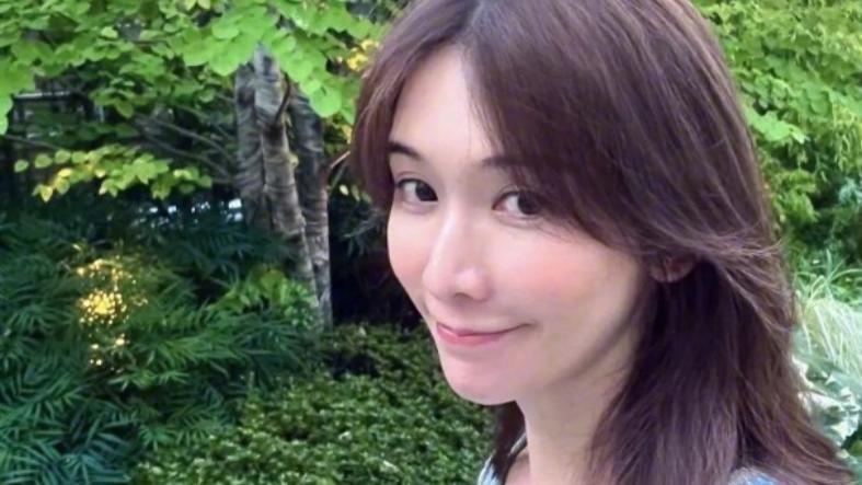 林志玲|林志玲家暴风波后晒自拍！素颜脸颊泛红笑容甜，细节暴露感情现状