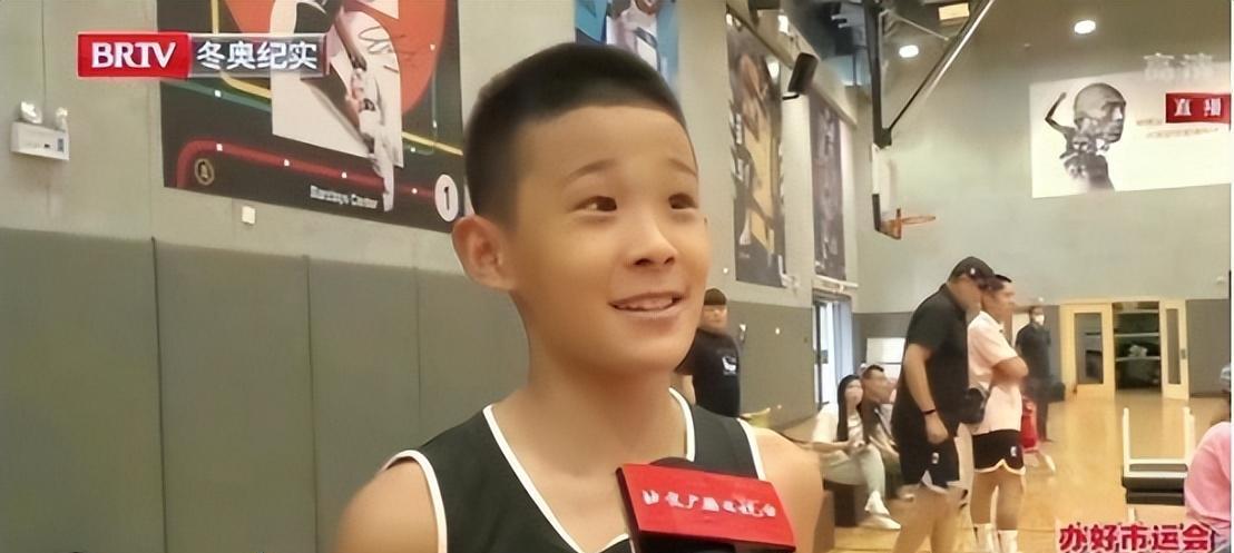 杜锋妻子近况:辞去公职创业成功,独自带3个娃,夫妻分居多年