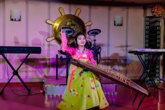 朝鲜|朝鲜美女能歌善舞，朝鲜小孩表演夸张？