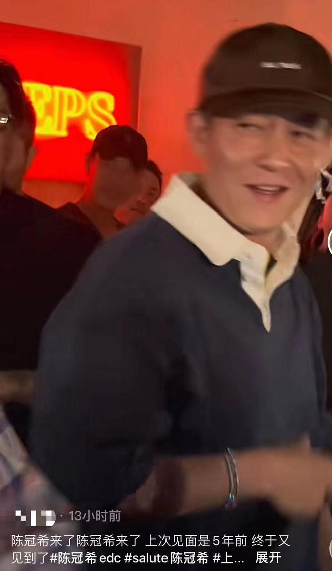 陈冠希|陈冠希现身上海酒吧引美女尖叫 !打扮时尚又低调,法令纹明显显沧桑