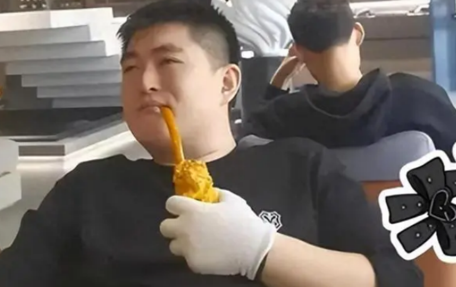 赵本山儿子:你们算哪根葱,我家钱十辈子也花不完,还敢批评我?