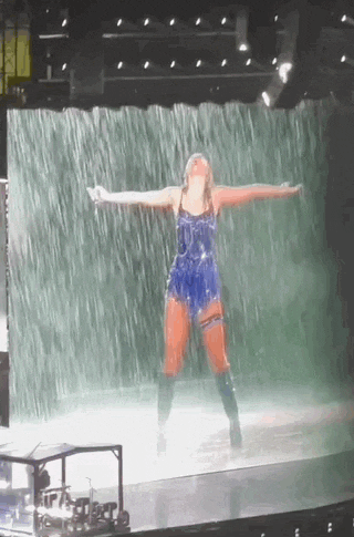 霉霉全球巡演狂揽百亿，歌迷买断机票酒店，外国总统总理写信表白