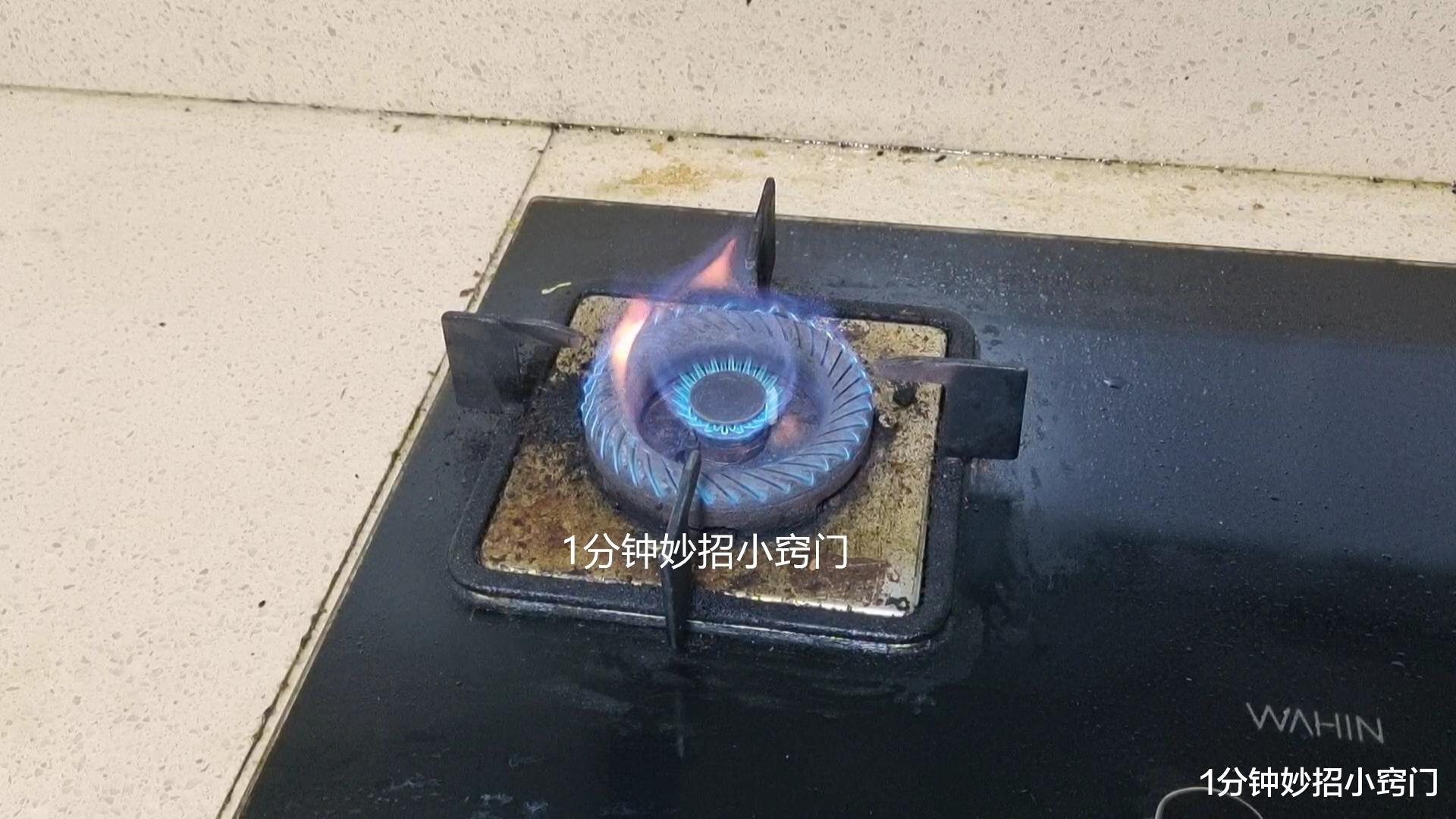 西红柿|西红柿去皮还再用开水烫吗?30年老保姆教我快速去皮法,简单省事