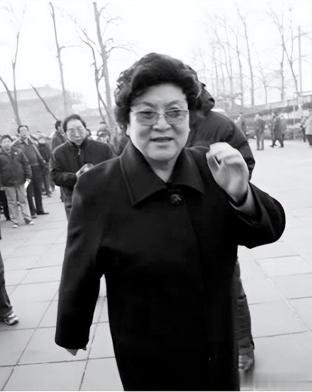 于波:丈夫马季离世17年,独留她一人在世,儿子的孝顺让她安心