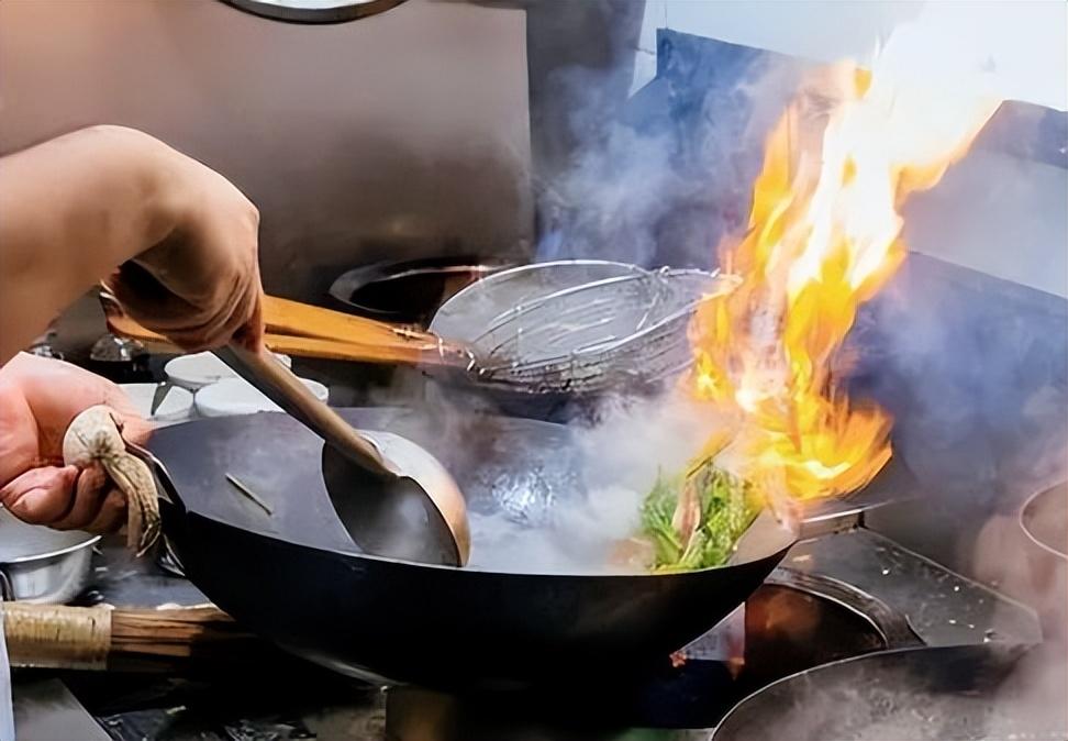 芋头|?“毒铁锅”遭央视多次曝光，把美食变成“毒药”，应提高警惕