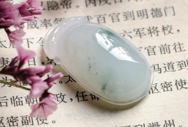 翡翠|绿肥红瘦,浮翠流丹,五彩缤纷的翡翠藏着怎样的四季风情?