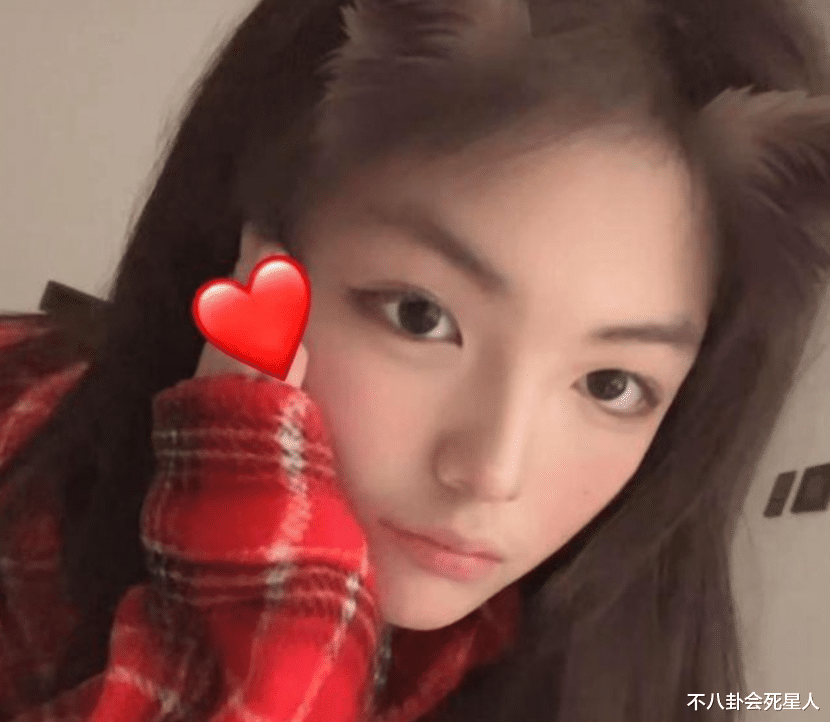 王诗龄|13岁王诗龄大长腿吸睛，晒多张照片狂炫富，作业难度超简单