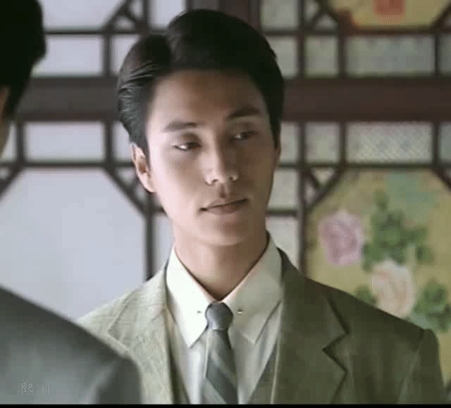 长发飘飘、浓妆艳抹,男星“姨化”泛滥,真是让人辣眼睛!