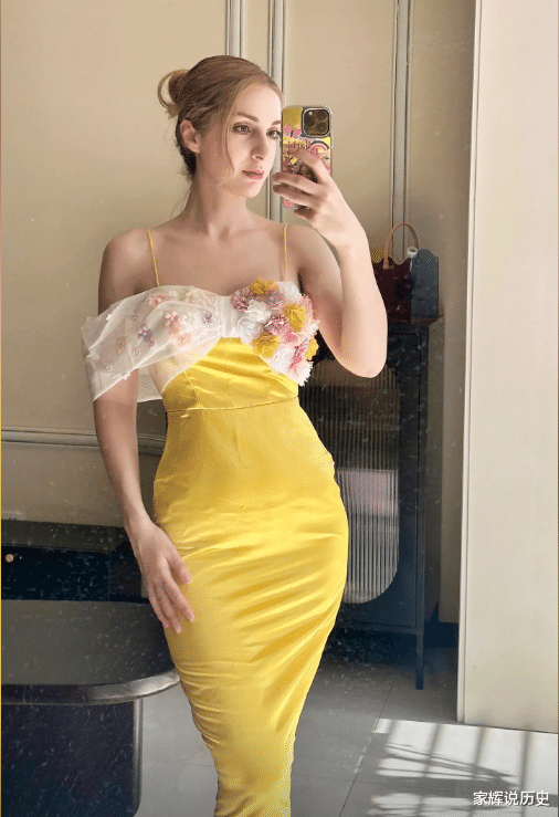 湖北小伙被外国美女模特倒追，生下2个混血女儿，大女儿超像杨幂