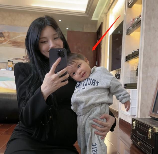 韩安冉|兜儿1岁女儿近照变化大,五官精致像小公主,小猪妹被嘲颜值翻车