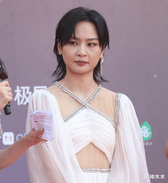 春夏穿搭 明星电影之夜状态集体掉线：爆痘脸肿黑眼圈，还有七位女星撞衫