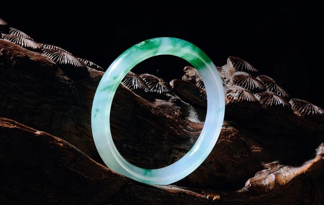 琥珀|看起来通透的翡翠,就是天然好翡翠吗?答案或许和你想的不同