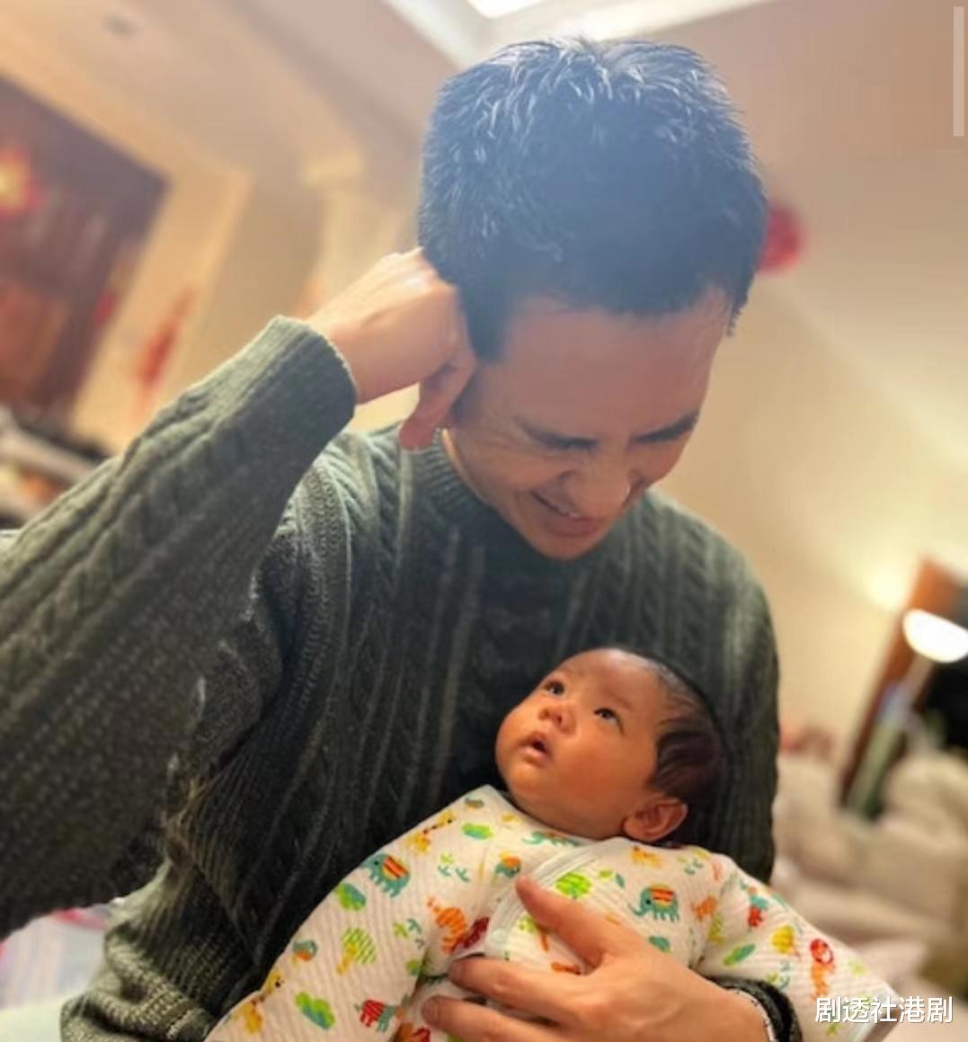 陈凯琳|最新正面照曝光!前港姐三子皮肤黝黑像舅舅,四年抱三成人生赢家