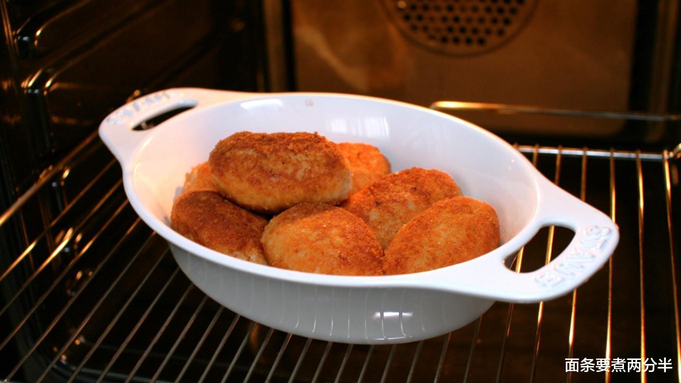 面包|俄罗斯托尔若克市的名菜——波扎尔斯基鸡肉饼