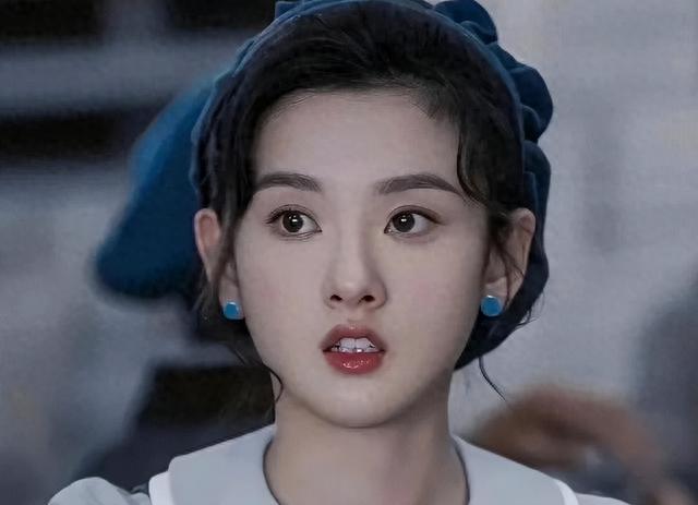 嘴唇厚、小鸡嘴，地包天，这8位女星看似貌美如花，实则奇怪