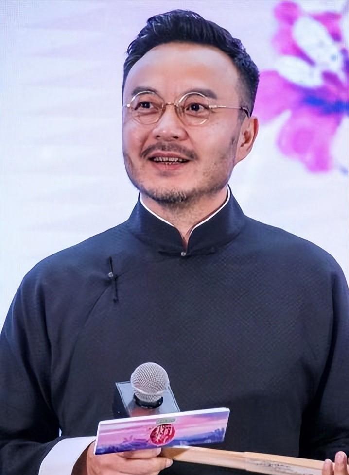 从“卫视一哥”到无人问津,毁掉汪涵的不是高山,而是一粒尘土