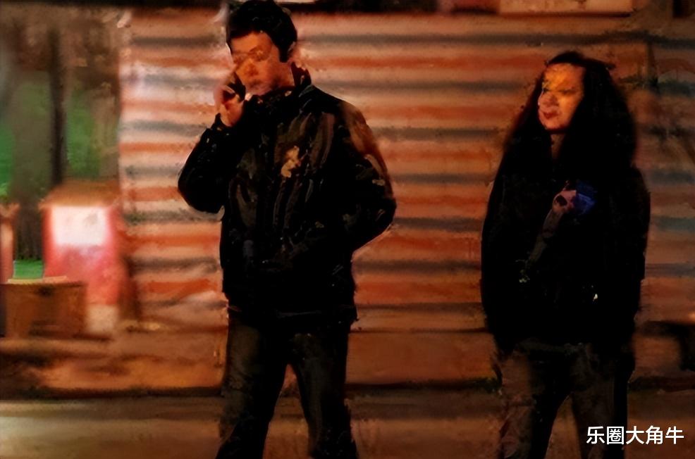 多次出轨小鲜肉，并在车内激吻，55岁的陈小艺已和丈夫分居11年