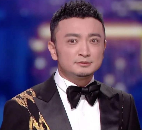 曝尼格买提王冠已隐婚生子！近照流出爱意满满，网友直言郎才女貌