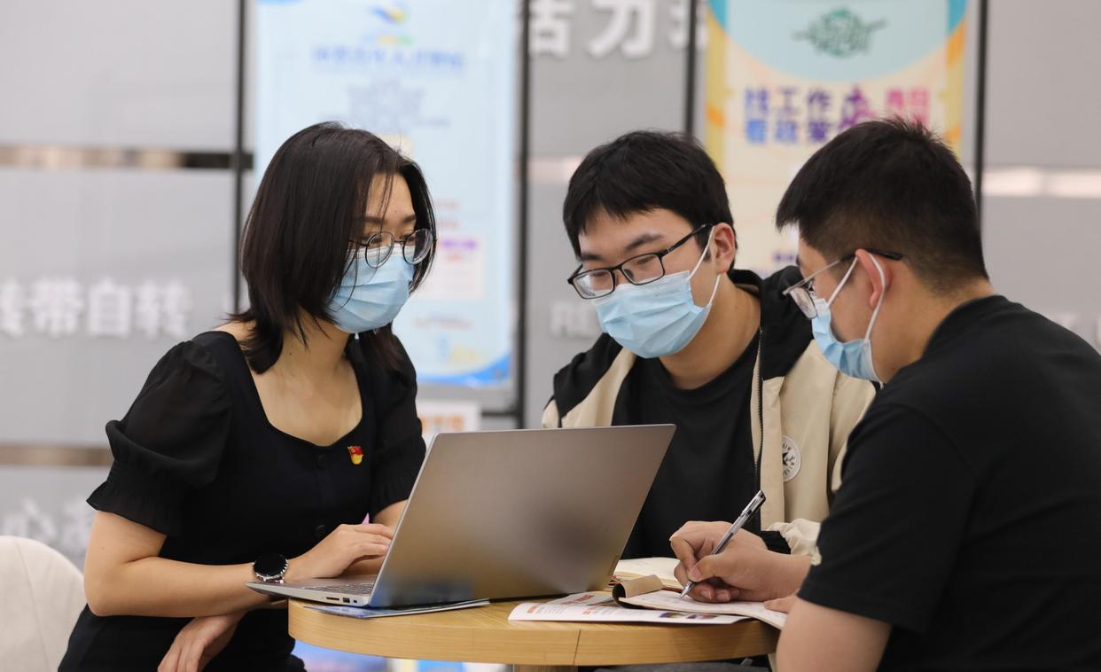 招聘|“断子绝孙”式招聘火了，企业招聘花样多，坑苦了应届毕业生