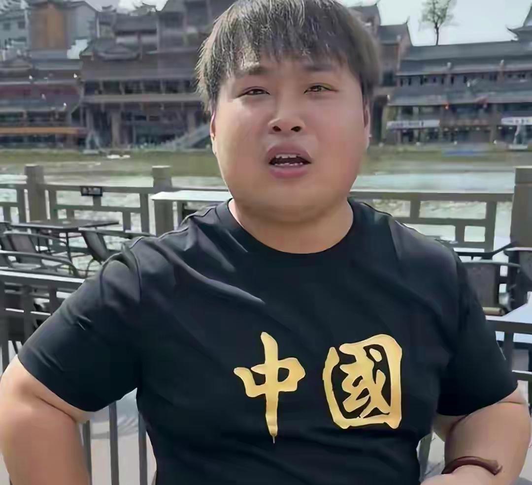 李炮儿现身周杰伦演唱会与其合唱,并非随机抽取,需要花7万元