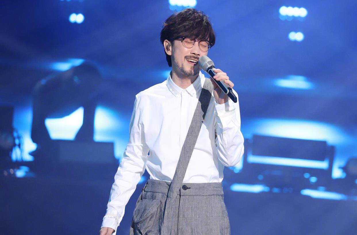 李克勤|海报看歌手咖位，双C位邓紫棋靠前李克勤靠后，于文文在最边上