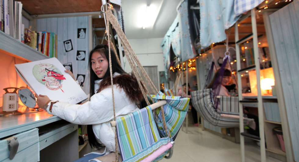 宿舍|大学四人宿舍煮菜出大纰漏，咸成了一锅盐水，晚餐体验被毁掉