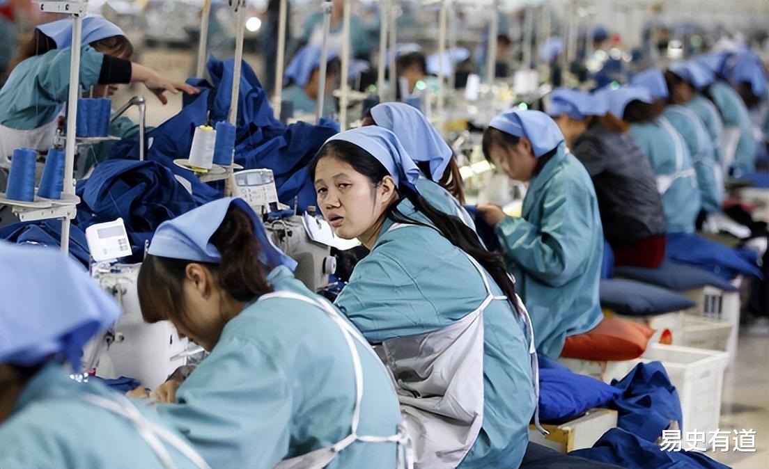 初三被迫退学,妹妹被骗爸爸让她拿钱,父亲去世后她多年不再回家