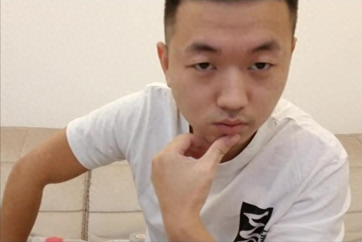 我就奇了怪了，是什么人捧红了这群跳梁小丑？