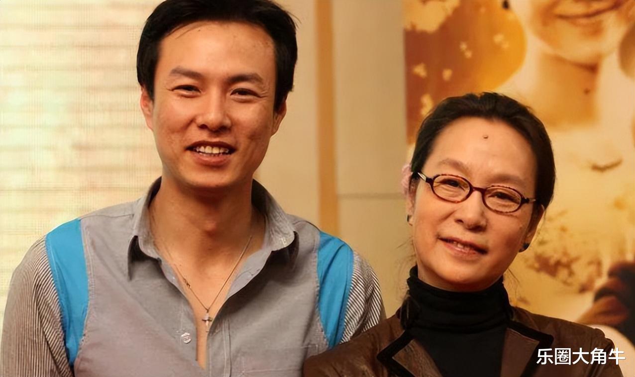 47岁演员朱铁:陪母亲战胜乳腺癌,把普通教师妻子宠成公主