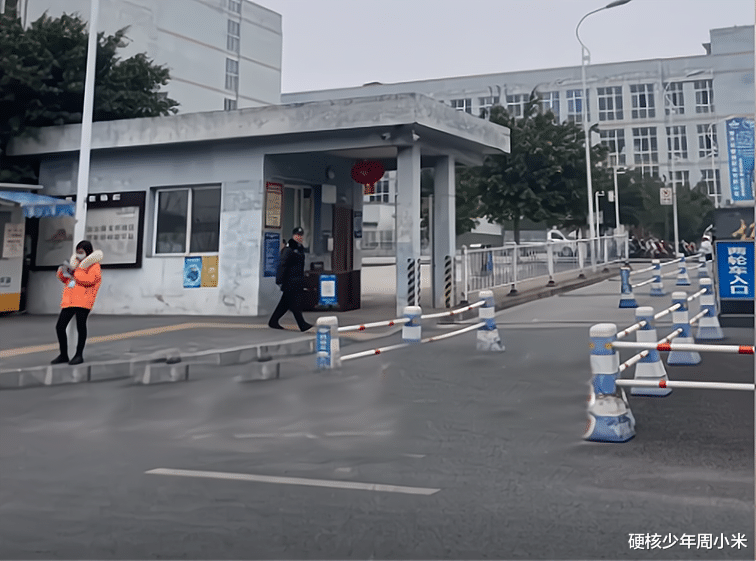 大学生|女孩到东莞打工被骗，等了2个小时不见中介：他说来了就能入职