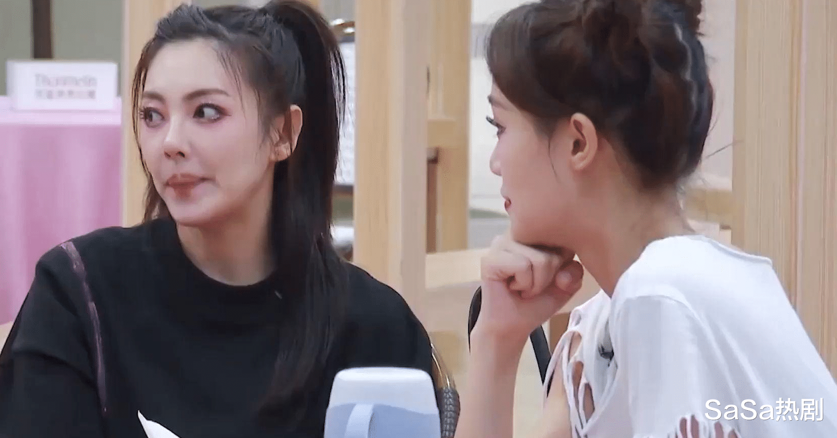 歌手金莎官宣男友，网友却吵翻了天！姐弟恋？这简直是母子恋啊！