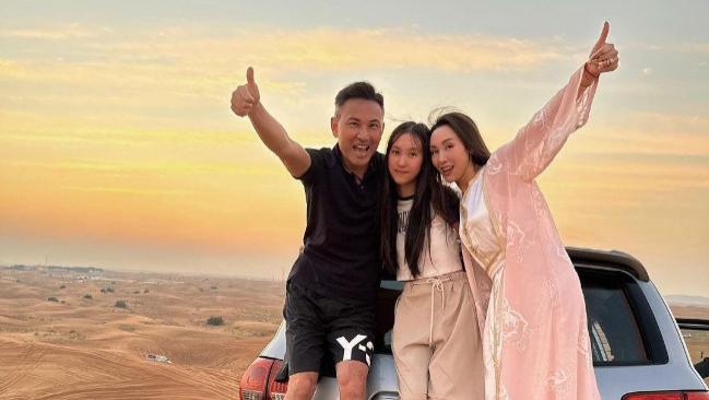 70后郭可盈晒全家福！穿粉色裙少女感扑面而来，13岁女儿也很清纯