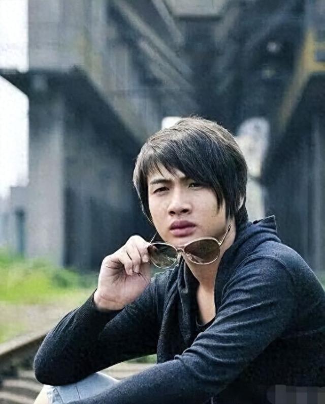 看了当红艺人“判若两人”旧照，才明白资本造星的力度，有多强！