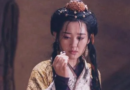 殷桃|姨圈不比叔圈香:殷桃背影冲上热搜,曾黎陈数个个都是大美人