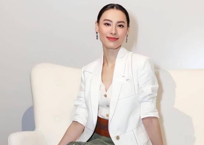 曝梁洛施怀4胎，李嘉诚送上亿豪宅安胎，情敌6年无子疑被挤走