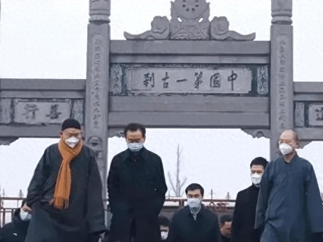 69岁的王健林，憔悴劳累暴瘦成竹竿：王思聪若是当年娶了她就好了