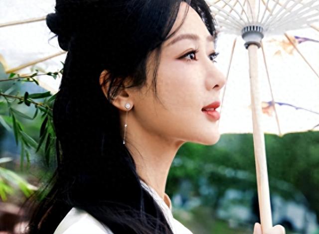 杨紫和鹿晗的故事告诉我们，世界上没有不透风的墙!