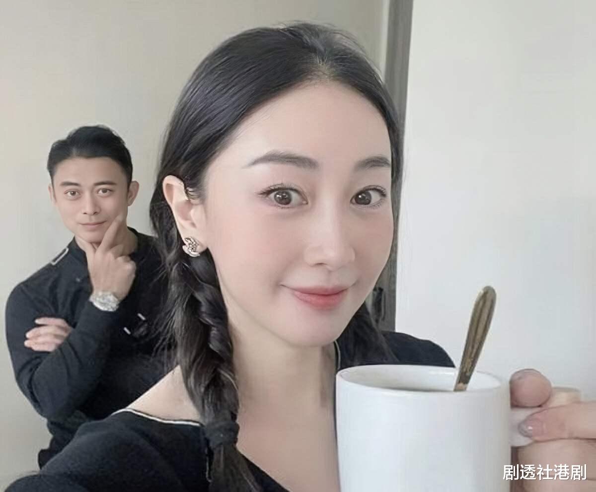 香港知名女星再曝婚变,发文吐槽丈夫直男思维,情商低没有幽默感