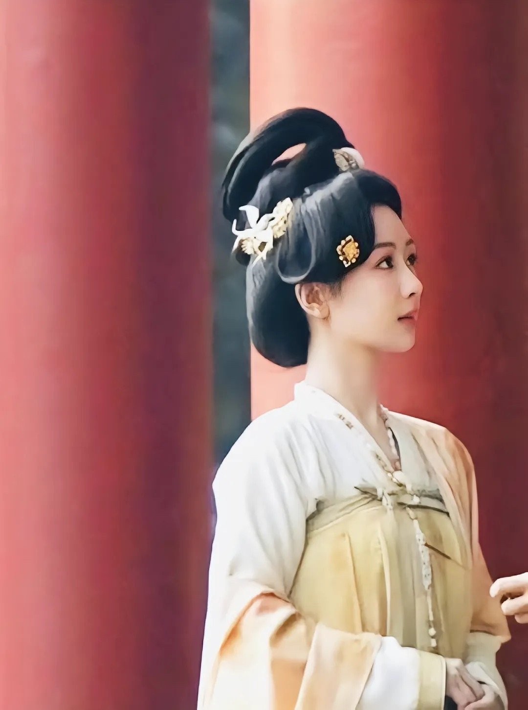 同样是唐妆,把谭松韵杨紫和伊能静放一起看,女星审美差距就出来了