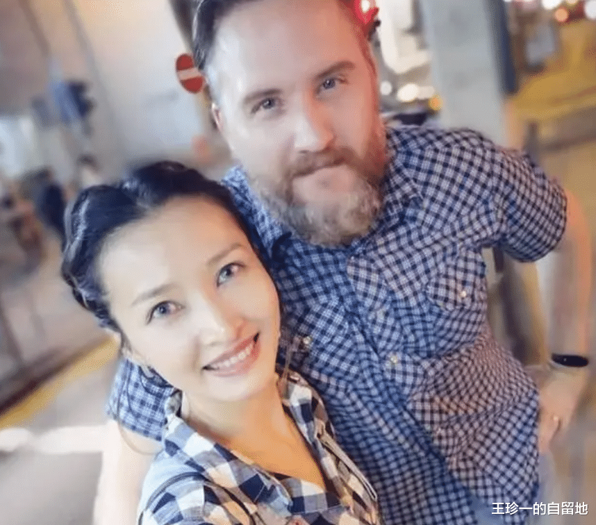 李双江|一天5个瓜！李双江夫妇疑为李天一出狱接风，曝具俊晔携2.2亿逃跑