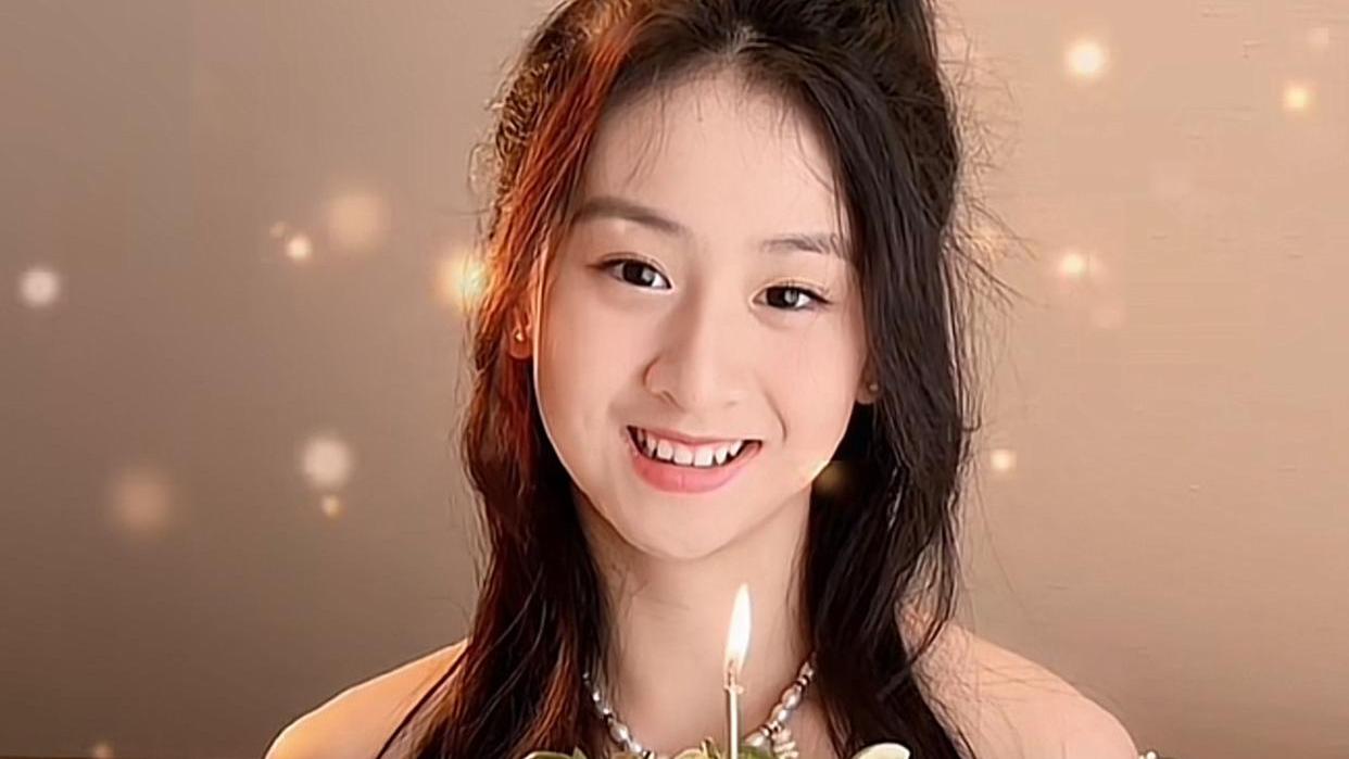 田雨橙 叶一茜晒照为女儿庆生，15岁田雨橙打耳洞做美甲！穿露肩装显成熟
