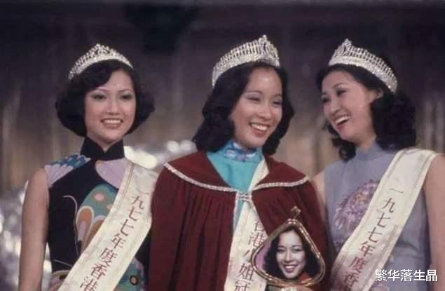 朱玲玲现身刘德华展览,穿10年前旧衣服,身材苗条气质优雅