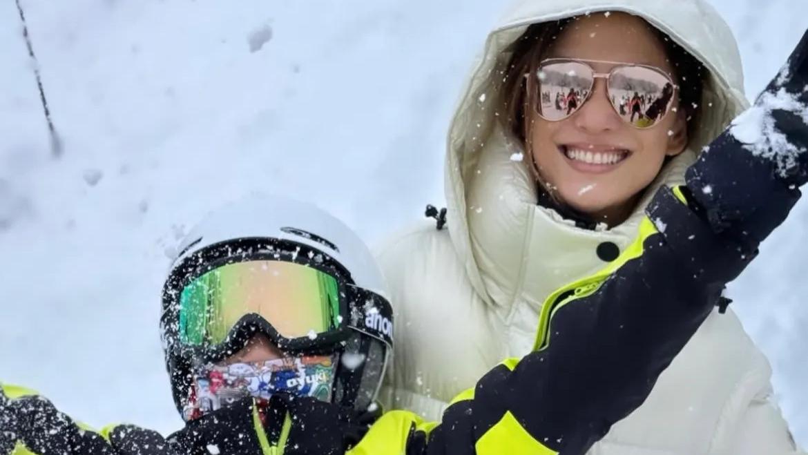 应采儿陪大儿子去滑雪，10岁Jasper滑雪造型又酷又帅，玩得超欢乐