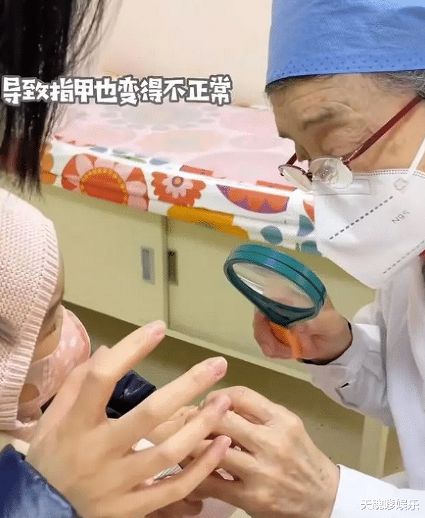 李亚鹏二婚女儿疑基因病加重，嘴巴、眼睛不对劲，海哈金喜表愧意