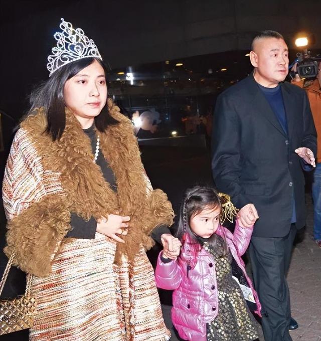 71岁刘銮雄宣布全部财产转给儿子刘鸣炜，联手将甘比踢出局