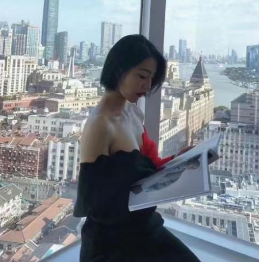 董小姐|“艺术照”曝光，喜欢年纪大的，董小姐被扒得连“底裤”都不剩了