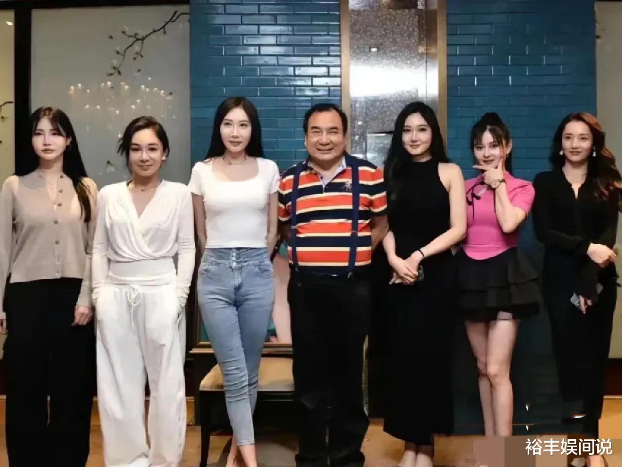 富豪李晓华宴请明星好隆重！毕福剑高希希现身，六位美女分列两边