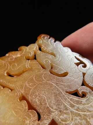 和田玉籽料|汉 和田玉籽料受沁 游丝毛雕 瑞兽龙纹 玉珮