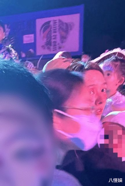 郭碧婷一家庆万圣，化鬼脸仍难掩憔悴！女儿高清正脸曝光超像向佐