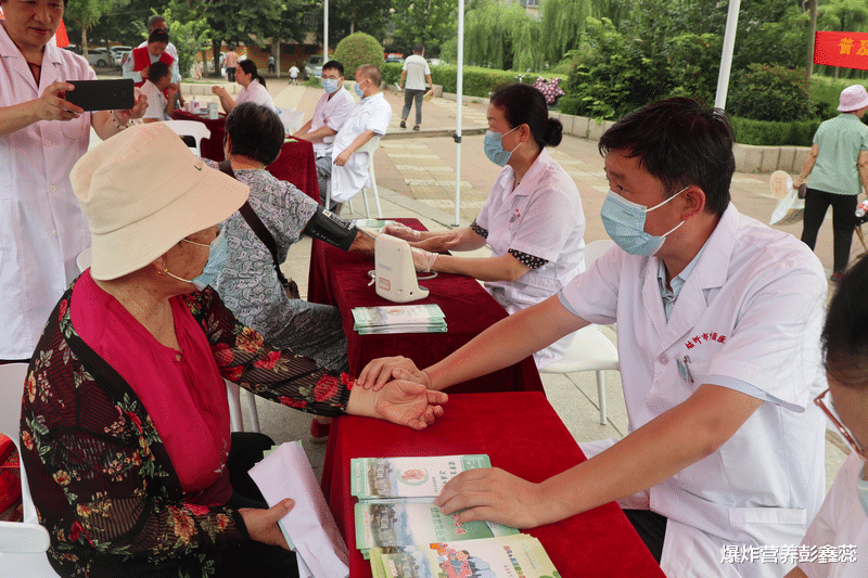 为什么建议老年人要少出门，应该多在家里？这3大原因，很现实